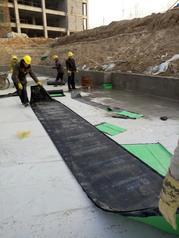 1.2厚高分子強(qiáng)力壓膜反應(yīng)型自粘防水卷材 建筑防水新選擇